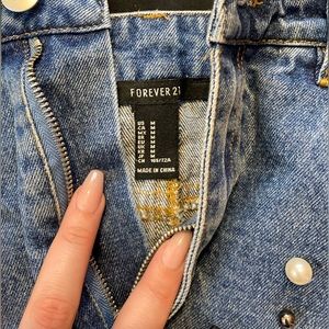 Jean Skirt w Pearl Details 🤍⚪️